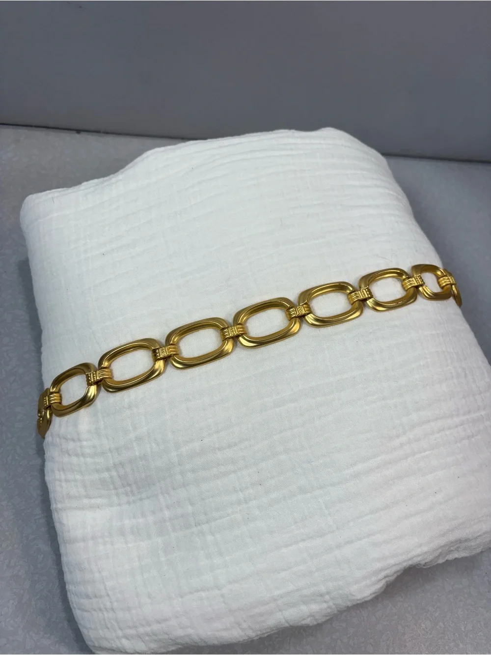 R 1997 Black Leather and Gold Chain Belt Women's S Vintage Italian Leather